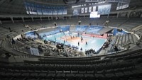 Suasana di stadion yang berada di Kota Seoul, Korea Selatan, tampak sepi saat pertandingan bola voli yang mempertemukan Wooricard Wibee dan Hyundai Capital Services Skywalkers tengah berlangsung, Kamis (27/2/2020) lalu. AP Photo/Lee Jin-man.