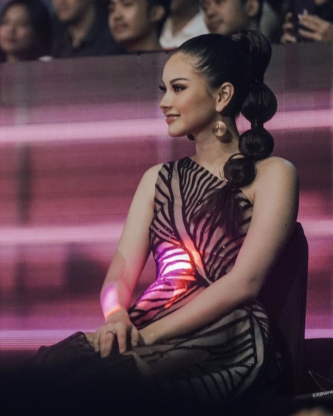 Sepertinya senyum memesona Alyssa Daguise ini yang jadi salah satu alasan putra Maia dan Ahmad Dhani itu sulit berpaling dari wanita yang tinggal di Paris tersebut.Foto: Instagram @alyssadaguise