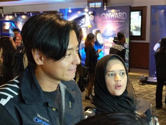Roger Danuarta dan Cut Meyriska
