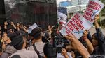 Terobos Gerbang KPK, Pendemo Dipukul Mundur Polisi