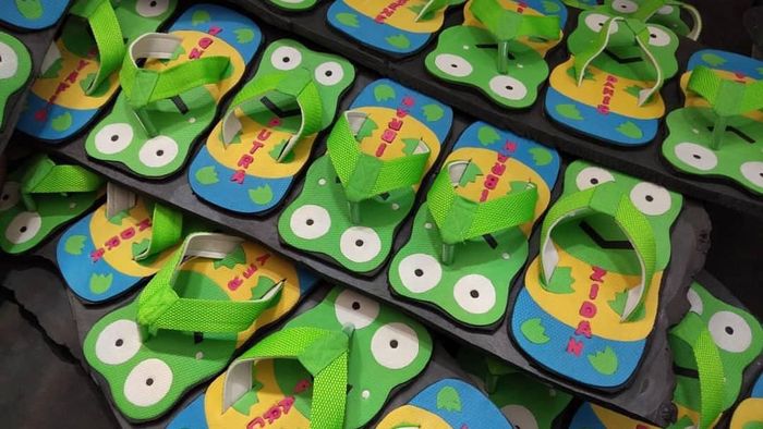 Sempat Diejek, Wanita Ini Dapat Jutaan Rupiah dari Sandal Sempat Diejek, Wanita Ini Dapat Jutaan Rupiah dari Sandal