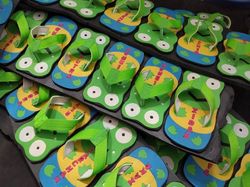 Sempat Diejek, Wanita Ini Kantongi Puluhan Juta dari Jual Sandal