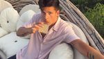 Pesona Keren Youtuber Rudy Mancuso Saat Ngopi Santai