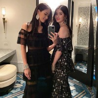 Beberapa waktu ini, Aimee jadi viral karena kecantikannya yang awet muda seperti wanita 20 tahunan. Ketika mengunggah foto dengan anaknya Trinity Liao, mereka pun tampak seperti kakak-adik dari pada ibu-anak. Foto: Instagram @aimeeyunyunsun