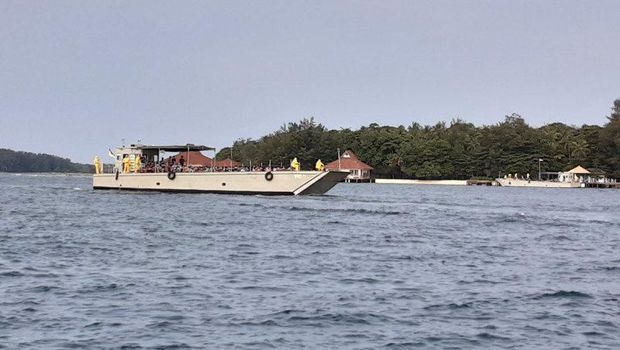 188 WNI pekerja Kapal World Dream dipindahkan dari KRI dr Suharso-990 ke Pulau Sebaru Kecil.