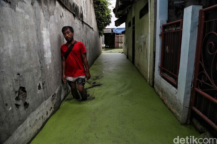 Marunda Masih Dikepung Banjir Banjir di kawasan Marunda, Jakarta Utara, hingga hari ini belum juga surut. Ketinggian air masih mencapai 50 cm.