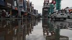 Musim Hujan, Jalan Boulevard Kelapa Gading Rusak Parah
