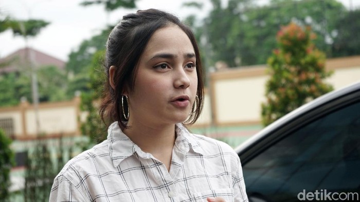 Syifa Hadju saat ditemui di Polresta Tangerang Selatan.