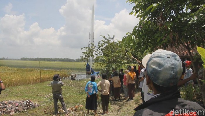 Penampakan semburan air lumpur Sabtu (29/2) pukul 15.00 WIB