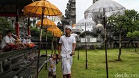 Pemujaan Hari Raya Kuningan ditujukan kepada para Deva dan Pitara agar turun melaksanakan pensucian serta mukti.