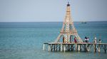 Keren! Aceh Punya Menara Eiffel di Tengah Laut Lho