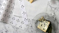 Pencinta keju harus punya alat dapur inovatif ini. Meski hanya lembaran, tapi kertas ini bisa menjaga kesegaran keju lebih lama. Foto: Istimewa