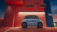Citroen Ami juga memiliki desain yang compact alias mungil. Panjangnya hanya 2.410 mm, lebar 1.390 mm, dan tinggi 1.525 mm. Lebih mungil dari mobil mini EV!Foto: Citroen