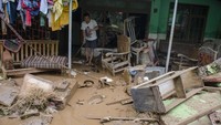 Sedikitnya 240 unit rumah warga mengalami rusak berat dan ringan.