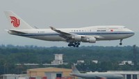 Boeing 747-400 menjadi pesawat Presiden China Xi Pinjing, pesawat ini memiliki fasilitas khusus yang sangat tertutup untuk presiden.