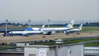 Air Force One pesawat berjenis Boeing VC-25 ini menjadi tumpangan Presiden AS Donald Trump, kabin pesawat Trump ini bertingkat, pesawat juga dilengkapi sistem pertahanan serangan udara.