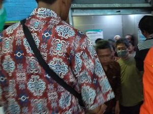 17 Warga Terjebak 10 Menit di dalam Lift, Semua Selamat Dievakuasi