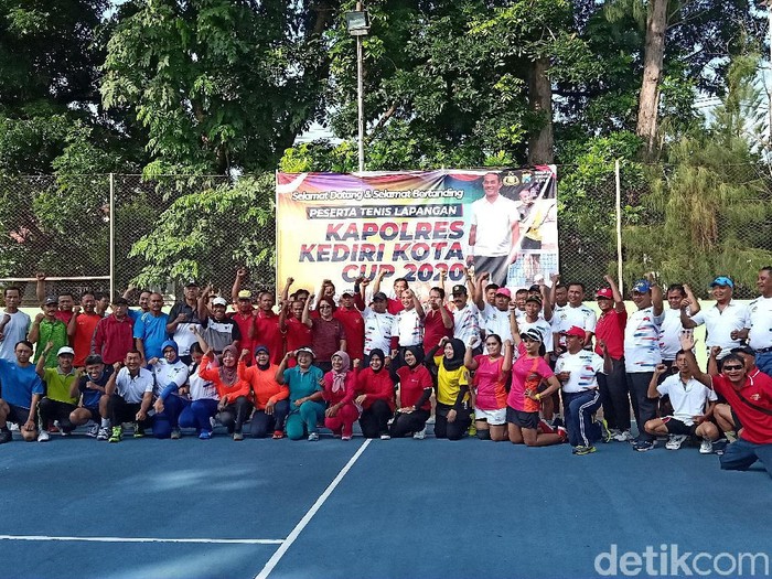 Polres Kediri Kota menggelar kompetisi tenis. Kompetisi itu bernama Kapolres Kediri Kota Cup 2020.