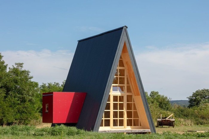 Rumah Mini Ini Bisa Dihuni 5 Orang, Nggak Sempit? Rumah Mini yang dinamakan Grand Cabin ini dirancang oleh Hello Wood. Meski terlihat sangat minimalis, rumah ini bisa menampung 3-5 orang.