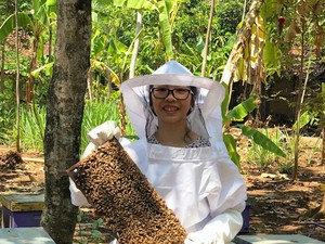 Mengecap Legitnya Cuan di Bisnis Madu Premium