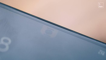 Vivo Apex 2020 mengusung kamera depan 16MP pada layarnya (In-Display Camera) yang dilengkapi 4-in-1 super-pixel-photosensitive untuk menangkap gambar yang lebih jelas. Foto: ifanr