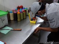 Camilan Hits di Medan, Donat Keju dan Tiramisu yang Empuk Manis 