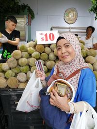 Keren! Kedai Durian Ini Bagikan Durian Gratis untuk Paramedis Virus Corona
