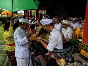 Hari Raya Kuningan di Bali hingga Makna Tamiang dan Endongan