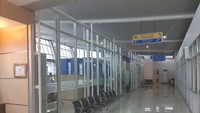 Secara fisik, bandara tersebut relatif baik. Bangunan terminal terlihat seperti baru.