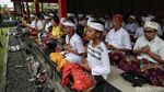 Perayaan Hari Raya Kuningan di Pesisir Jakarta