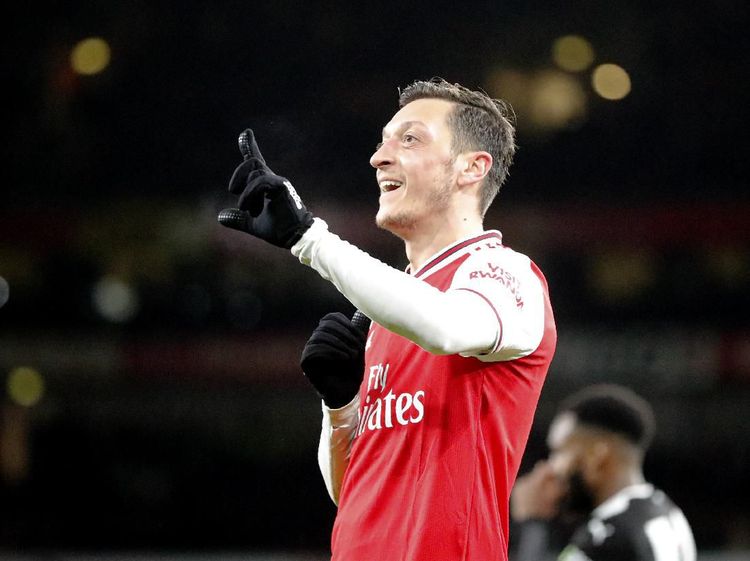 Dream Team ala Mesut Oezil, Ngeri Juga!