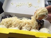 Camilan Hits di Medan, Donat Keju dan Tiramisu yang Empuk Manis 