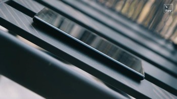 Apex 2020 ditopang oleh generasi ketiga teknologi Screen SoundCasting untuk meningkatkan audio dari dua amplifier yang dihantarkan melalui lapisan layarnya. Foto: ifanr 