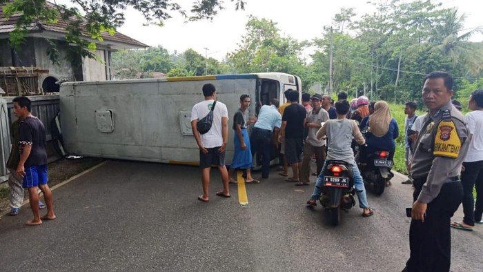 Bus Damri kecelakaan di Pandeglang