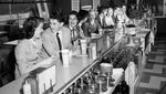 Seperti Inilah Suasana Restoran di Tahun 1900-an
