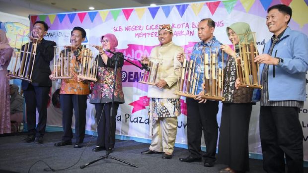 Wagub Jabar Buka Kado Terindah SLBN Cicendo kepada Dunia