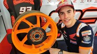 Pelek ini digunakan pada motor pebalap Honda Repsol Team, Marc Marquez, yang memenangi gelar juara dunia MotoGP di tahun yang sama. Foto: Honda