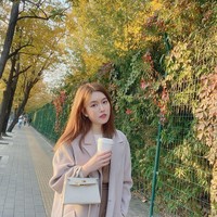 Annabella mengaku ia bisa mengambil sayuran dari kebun keluarga lain. Sedangkan temannya dari Jepang mengirimkan masker dan obat batuk. Karenanya, Annabella merasa sangat berterima kasih kepada mereka. Foto: Instagram @annabella.woo