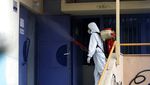 Virus Corona Landa Yunani, Sekolah di Athena Mandi Desinfektan