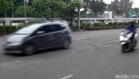 Jalanan bopang ini cukup membahayakan bagi pengendara.