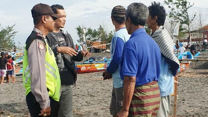 Perahu terbalik, 1 nelayan di hilang di Purworejo, Minggu (1/3/2020).