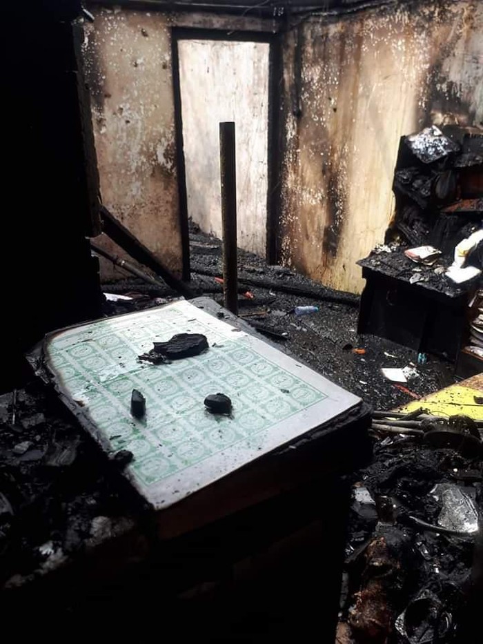 Tak hanya kesedihan, kebakaran yang melanda asrama korem di Surabaya juga menyisakan cerita yang tak biasa. Yaitu soal Al Quran utuh meski asrama ludes terbakar.