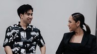 BCL menambahkan sangat patah hati dengan kehilangan sahabat terbaik. Vid, my heart is broken.. Di satu sisi gue seperti tahu hari ini akan datang… tapi di sisi lain gue nggak pernah benar-benar siap untuk menerimanya.. Lo sudah berjuang keras sekali.. Dan di tengah semua yang lo jalanin, yang gue tahu tidak mudah, lo tetap tersenyum, tetap menghibur orang-orang di sekitar lo, tetap membuat banyak orang bahagia.. Terima kasih untuk semua kenangan yang kita punya.. Untuk semua tawa dan tangisan, semua cerita, semua momen yang akan selalu gue simpan di hati gue, sambungnya. Foto: Instagram