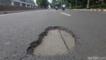 Waduh! Ruas Jalan Gatot Subroto Arah Cawang Banyak Lubang