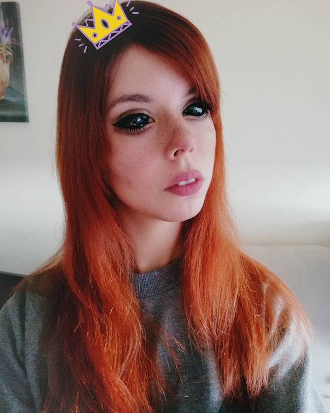 Aleksandra membawa masalahnya ke ranah hukum. Kini sang seniman tato yang tidak diketahui namanya itu diadili, dan akan menghadapi tiga tahun penjara.  Foto: dok. Instagram