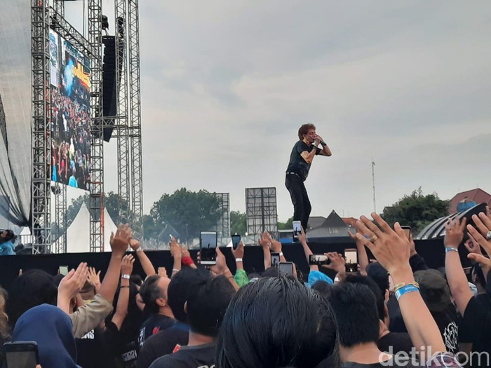 Penampilan God Bless di JogjaROCKarta