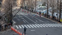 Seperti diketahui, Maraton Tokyo jadi salah satu agenda yang banyak diikuti oleh atlet maupun para pencinta olahraga lari dari berbagai negara di dunia. Kegiatan olahraga yang dapat diikuti oleh ribuan peserta itu tahun ini hanya dibatasi menjadi ratusan peserta. Pembatasan jumlah peserta itu dilakukan guna mencegah penyebaran virus corona.