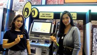 BNI Sonic memungkinkan nasabah melakukan transaksi perbankan self service seperti Pembukaan Rekening, Penggantian Kartu, Pembelian TapCash, Aktivasi eChannel, Transfer, Setor atau  Tarik Tunai, Pelayanan perbankan Tunai dan NonTunai, serta Layanan Virtual Assistant untuk kebutuhan perbankan. Foto: dok. BNI