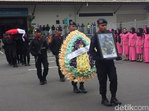 Jenazah Anggota Brimob yang Gugur di Papua Dibawa ke Trenggalek