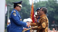 Dalam upacara ini juga turut ditampilkan alat-alat pemadam kebakaran, salah satunya robot pemadam kebakaran. Robot itu berjenis LUF 60 dan dok-ing MVF-U3 yang siap membantu para petugas memadamkan api.